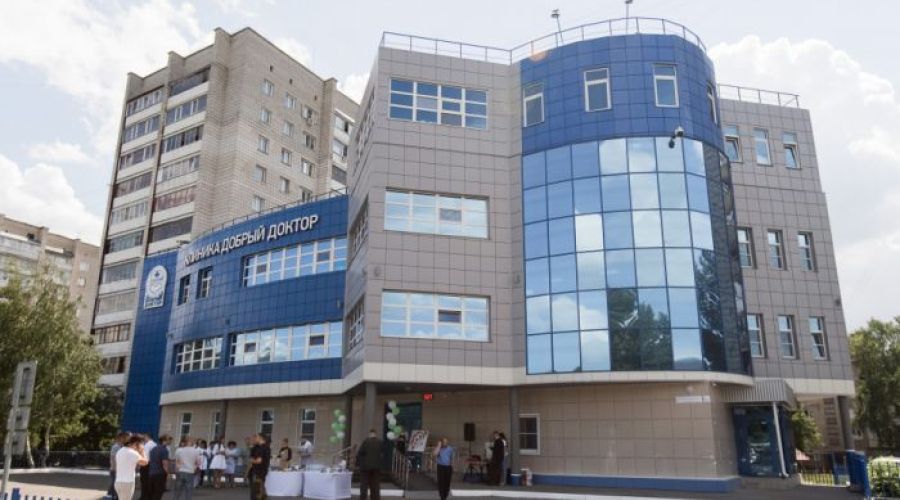 Сдавшему возможных подельников главврачу частной больницы в Барнауле назначили условный срок