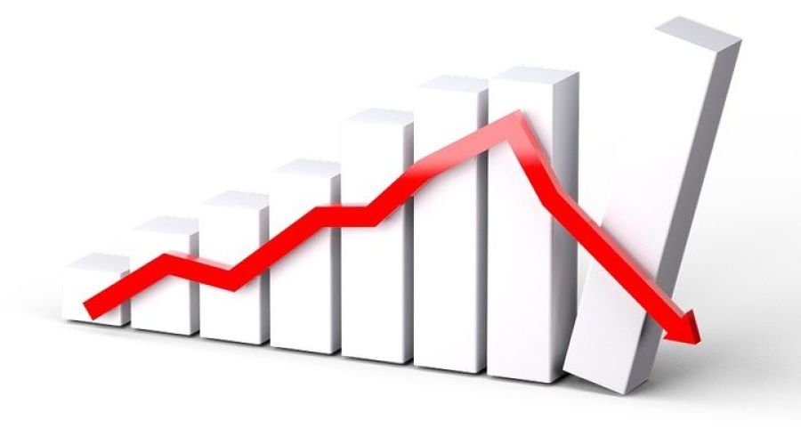 «Ценность» средней зарплаты в Алтайском крае за апрель упала почти на 10 % в годовом выражении