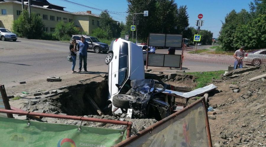Последствия воскресного ДТП с «участием» коммунальной ямы