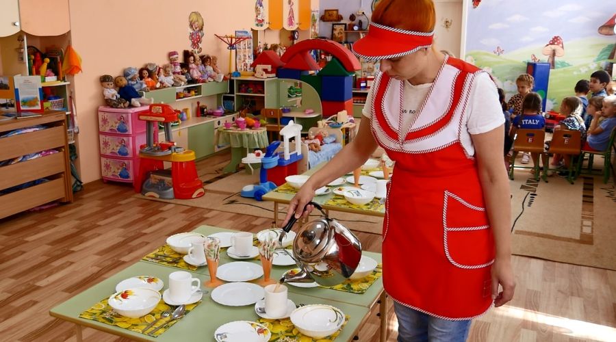 Алтайские власти дали туманное объяснение отказу от повышения родительской платы за детсад