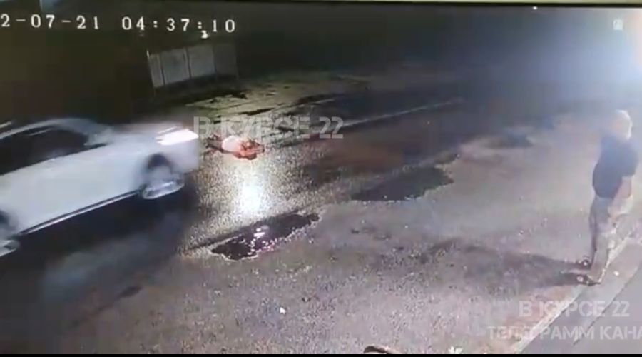 Погибший под колесами авто в Славгороде мужчина лег на асфальт ради автостопа (18+)