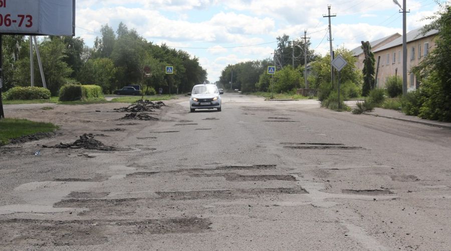 Камень-на-Оби остался без ремонта улиц из-за срыва всех дорожных контрактов