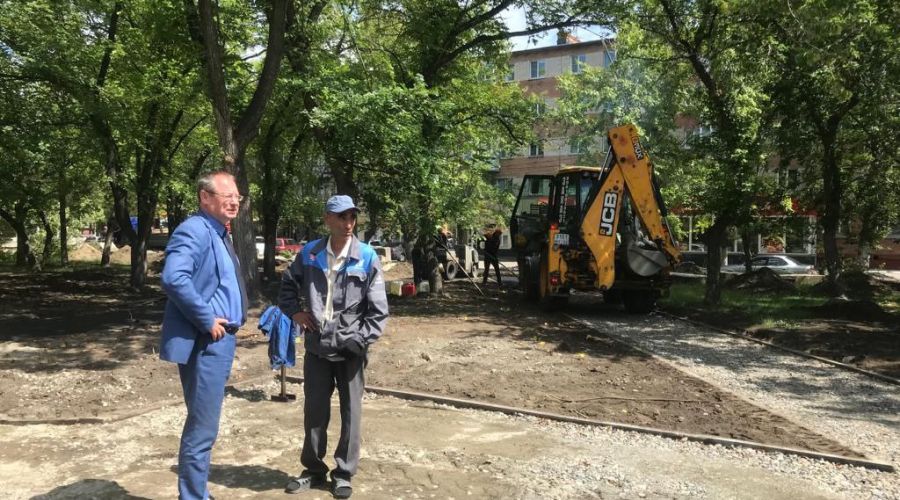 «Прошу относиться с пониманием»: мэр Бийска объяснился перед горожанами за перекопанные дороги