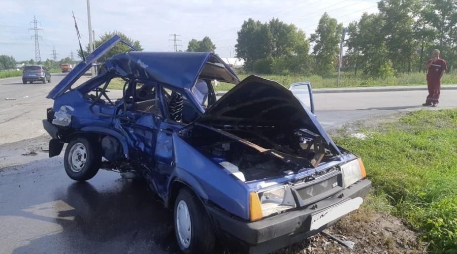 49-летнняя женщина погибла в&nbsp;столкновении &laquo;ВАЗа&raquo; с&nbsp;минивэном в&nbsp;Барнауле