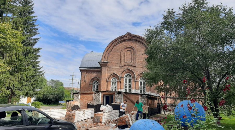 Православные начали избавляться от «наследия» барнаульского планетария в обретенном храме