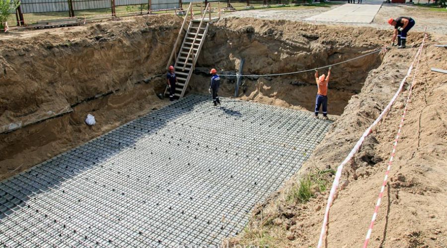 Подрядчик начал готовить Нагорный парк Барнаула к установке стелы города Трудовой доблести