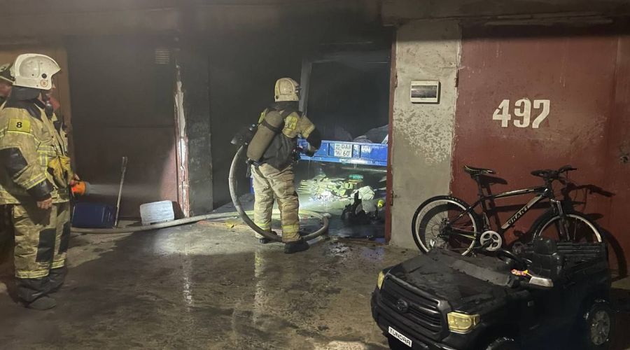 Не детские проблемы: в барнаульских гаражах случился пожар из-за маленького «внедорожника»
