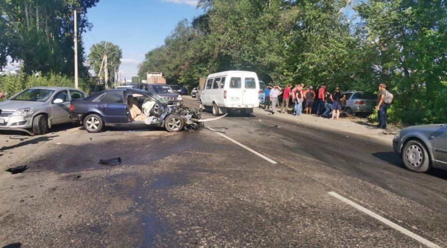 В Бийске сразу пять автомобилей столкнулись в смертельном ДТП (обновлено)