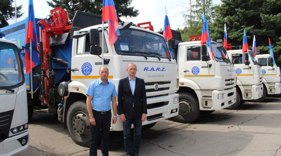 Алтайский край помог подшефному району ЛНР автобусами и спецтехникой