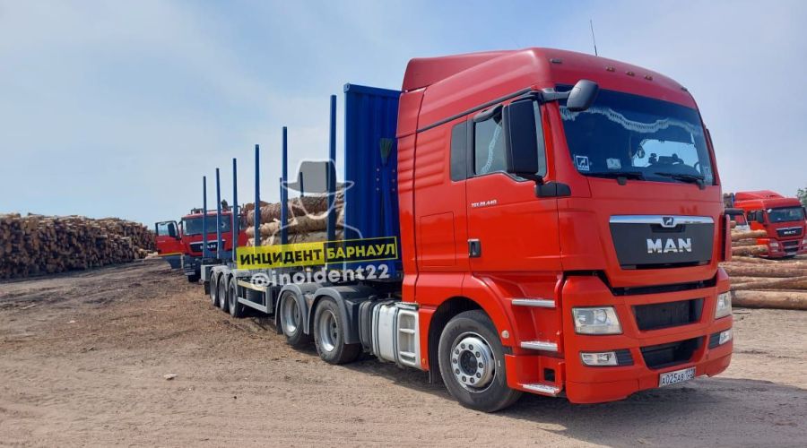 В Алтайском крае водителю грузовика снесло голову крюком от троса во время буксировки