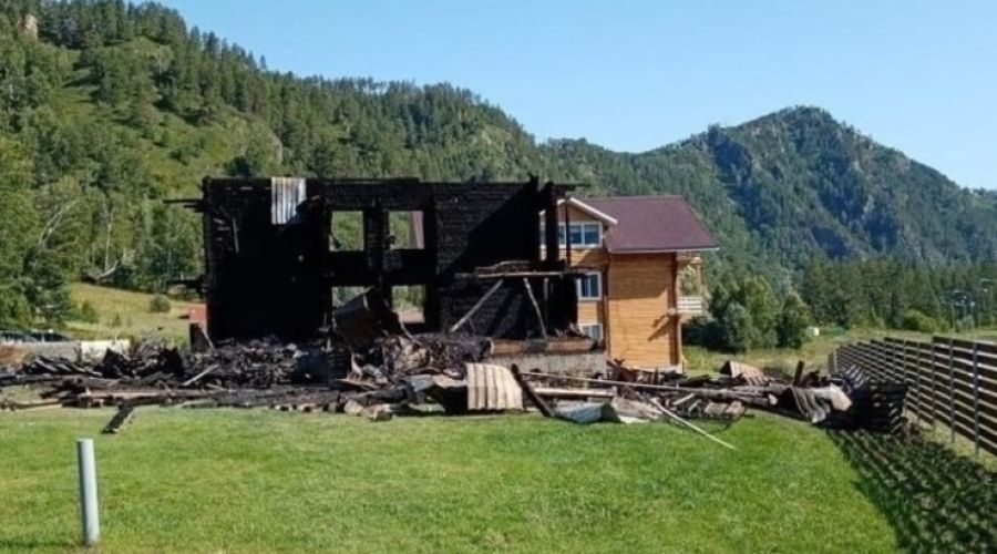 Руководитель сгоревшей на Алтае турбазы с погибшей постоялицей получил условный срок