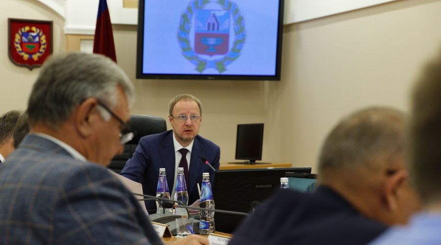 В правительстве Алтайского края оценили риски срыва исполнения нацпроектов и госпрограмм