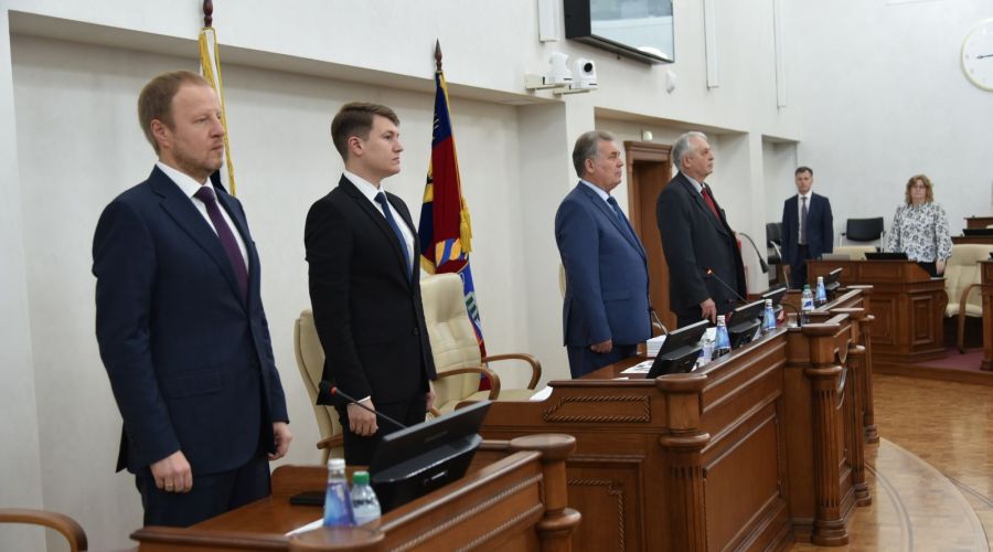 «Долго, мучительно, но с результатом»: алтайские депутаты закрыли свои гештальты на разогревочной сессии