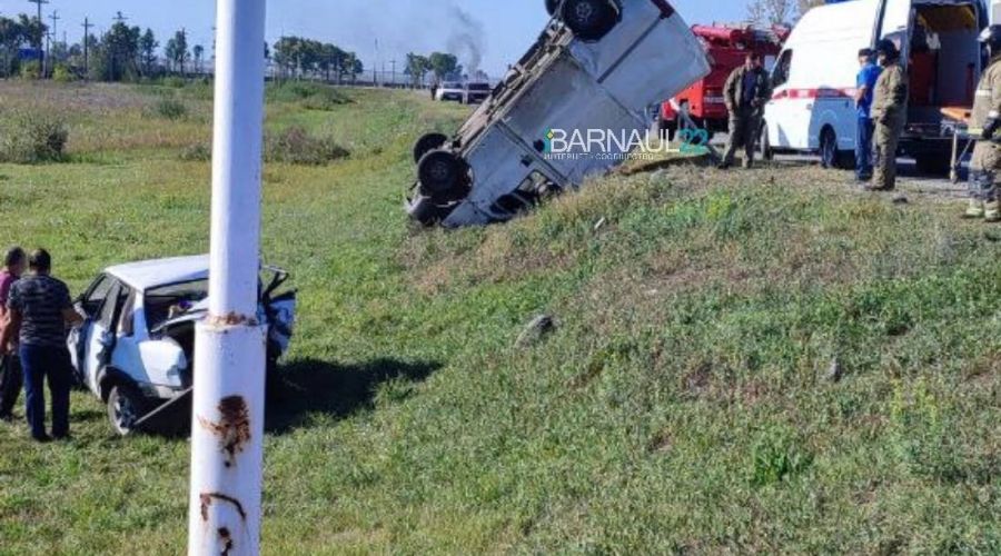 Три автомобиля улетели в кювет в результате ДТП под Алейском