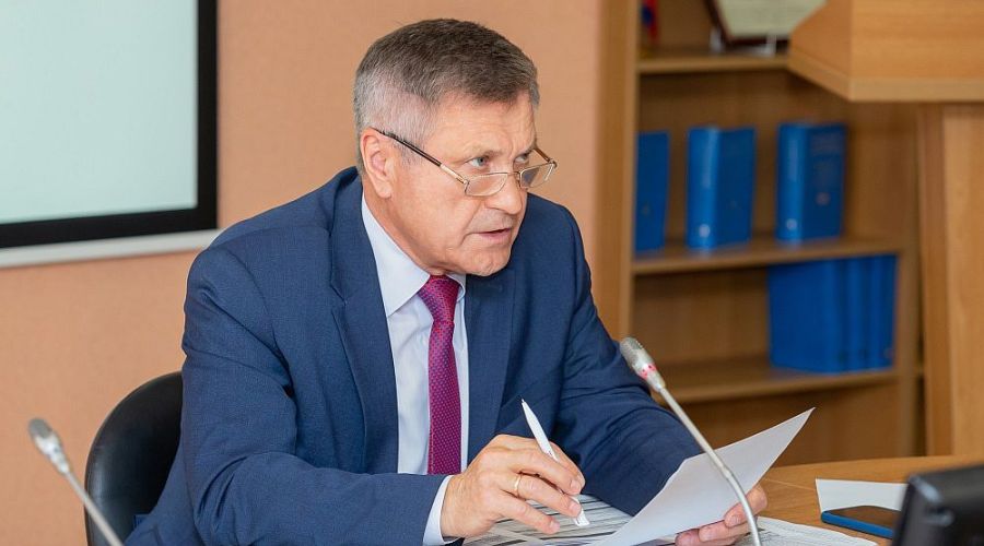 Президенту АлтГУ Сергею Землюкову позволили сохранить «сэкономленные» на перелетах бизнес-классом деньги