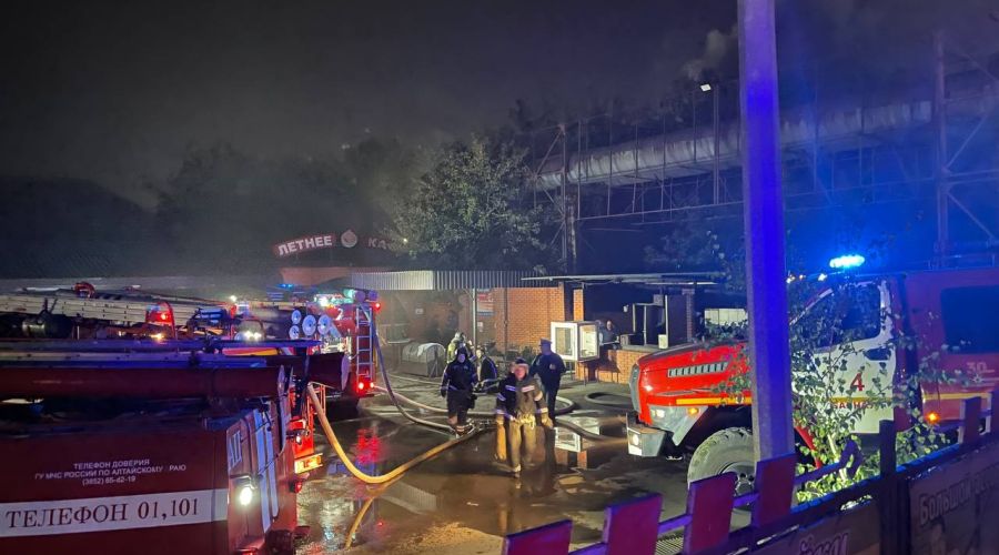 В одном из известных придорожных кафе Барнаула произошел пожар