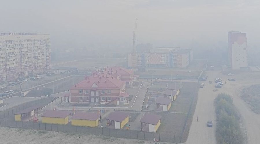 Бийчане жалуются на заволокший город дым после пожаров близ промзоны<span style=