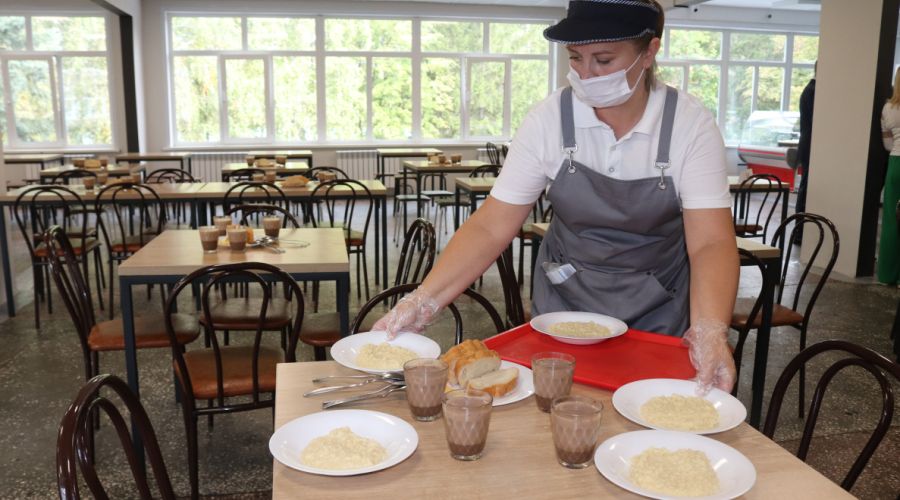 Вскрылись «вкусные» обстоятельства увольнения гендиректора барнаульского комбината школьного питания