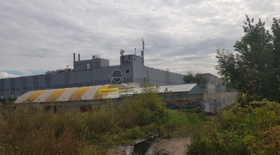 Прокуратура проверяет сообщения о стоке нефтепродуктов рядом с жилыми домами в Барнауле