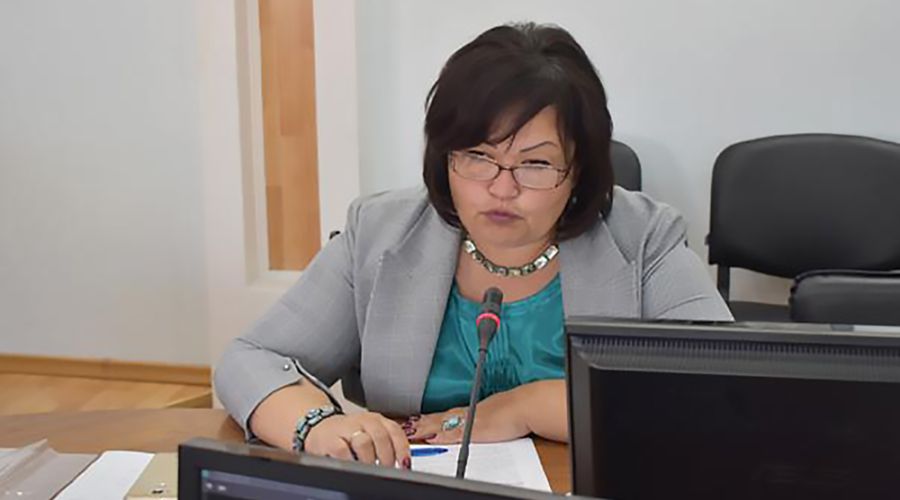 Министр образования Алтайского края поспорила с депутатами об адекватности учительских зарплат