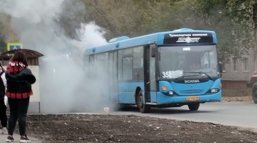 В Барнауле во время работы на линии загорелся автобус № 35