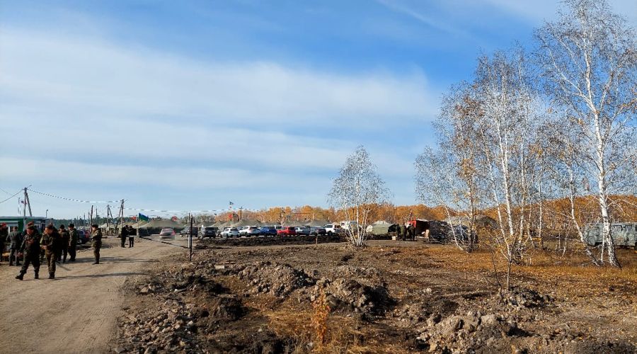 Правительственный «десант» из края высадился с гуманитарным грузом в центре подготовки с алтайскими мобилизованными