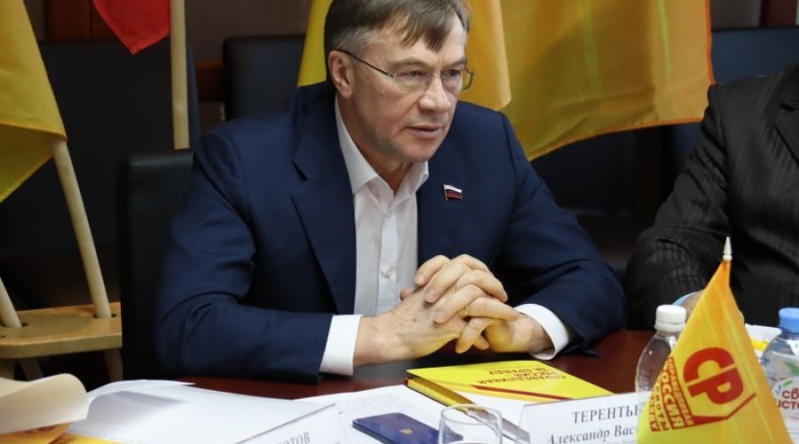 Алтайские социалисты призвали власти сэкономить на праздниках и купить экипировку мобилизованным