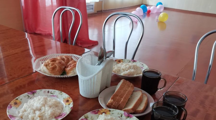 В школе Каменского района дети не получают должного питания на фоне конфликта директора с заведующей столовой