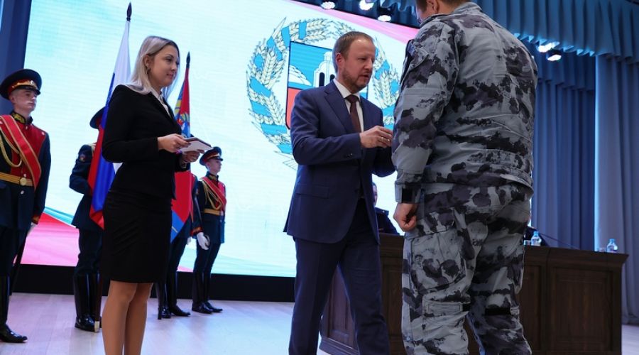 Губернатор наградил вернувшихся со спецоперации на Украине алтайских росгвардейцев