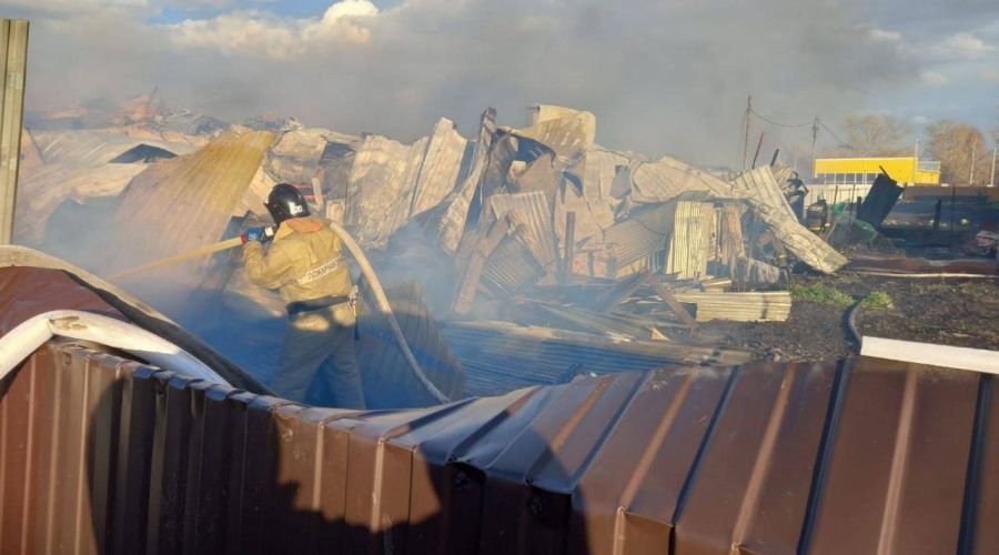 В Сростках сгорело придорожное кафе «Калина красная»