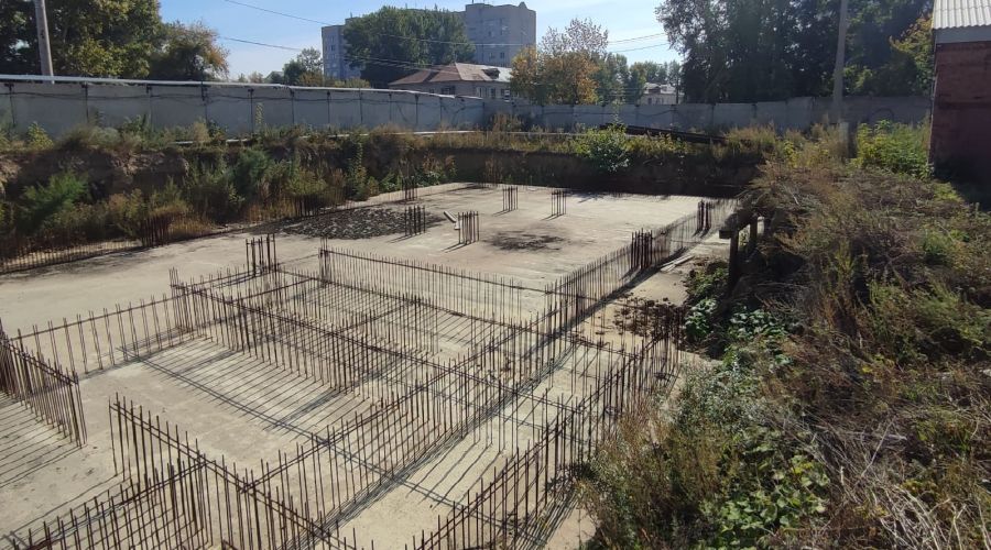 «Барнаулкапстрой» законсервирует строительство своего жилкомплекса на этапе фундамента