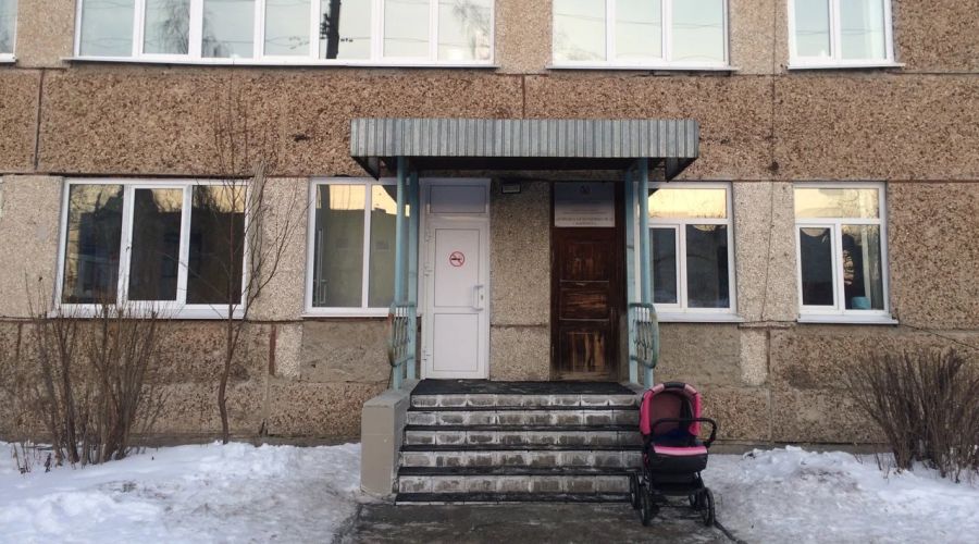 Главврач скандальной барнаульской больницы не увидел острой проблемы с кадрами на фоне претензий пациентов