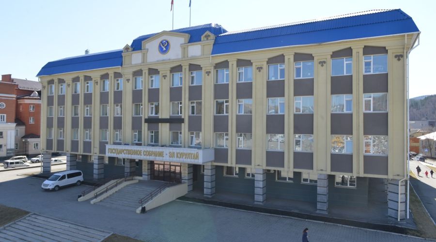 Алтайские депутаты не собираются отказываться от покупки иномарки в дорогой комплектации на фоне общей экономии