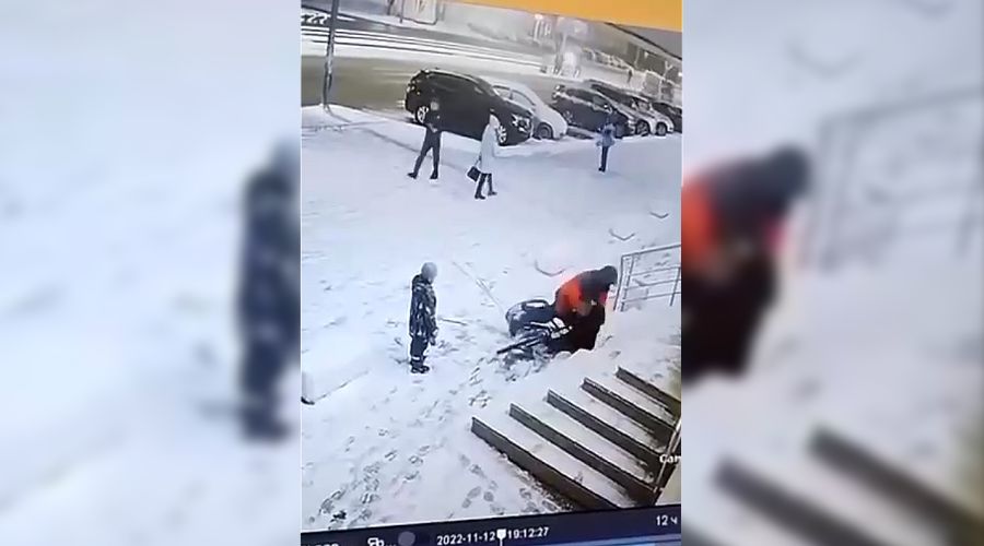 Следователи начали проверку по факту избиения вступившегося за ребенка инвалида в Барнауле (обновлено)