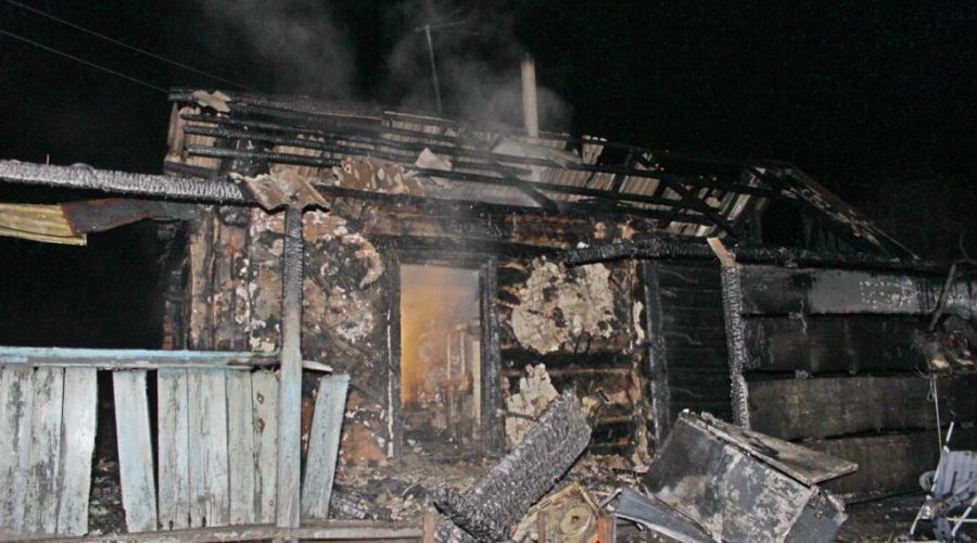 Следком возбудил уголовное дело после гибели четырехлетнего ребенка во время пожара в алтайском селе