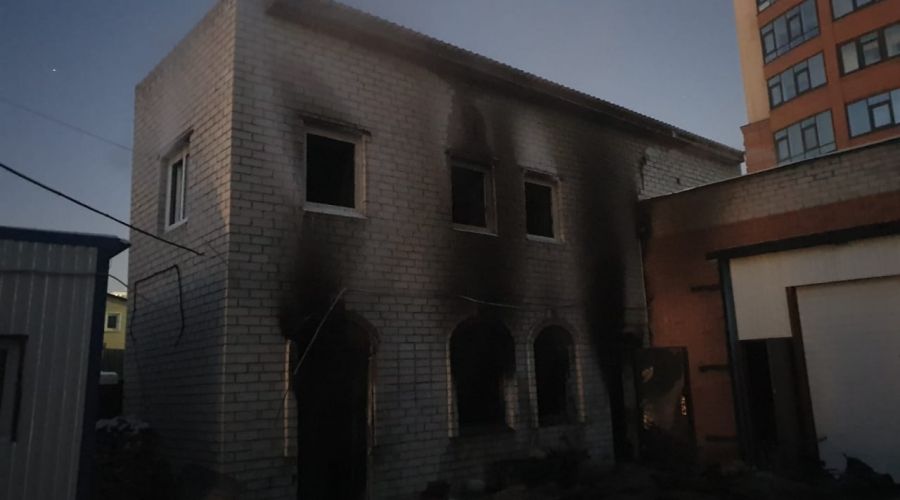 Двое взрослых и ребенок погибли на пожаре в центре Барнаула