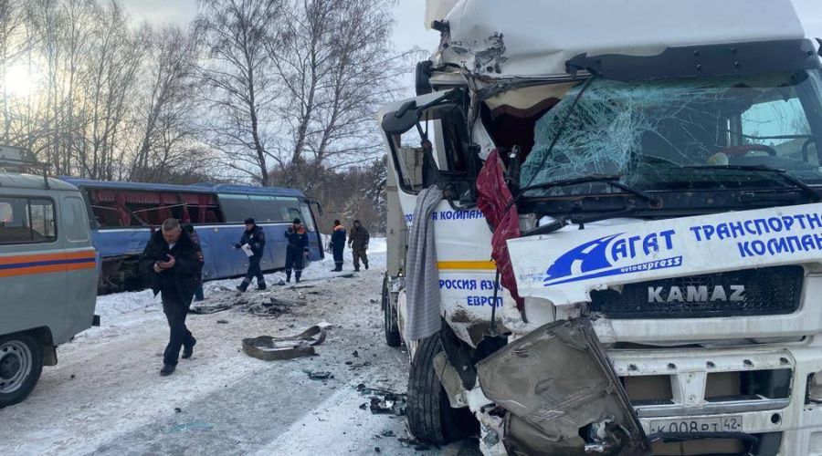 Пять детей пострадали в аварии во время поездки на соревнования в Барнаул