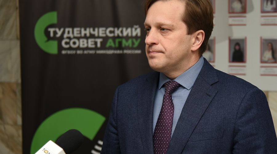 Алтайские медсестры «обложили» главу регионального Минздрава вопросами о лишении доплат по итогам года