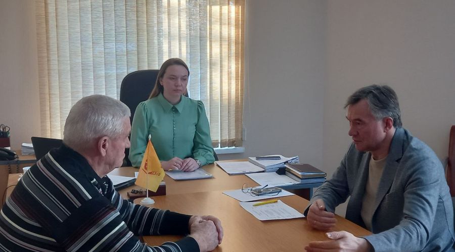 Лидер алтайских социалистов провел последний в уходящем году прием граждан