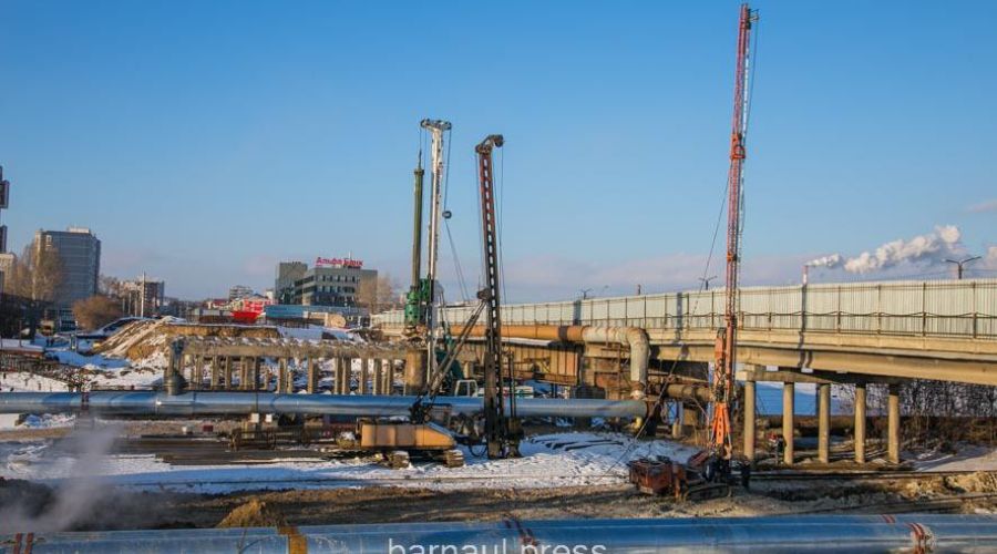 Укрепленный грунт под будущим мостом на Новом рынке в Барнауле прошел испытание на прочность