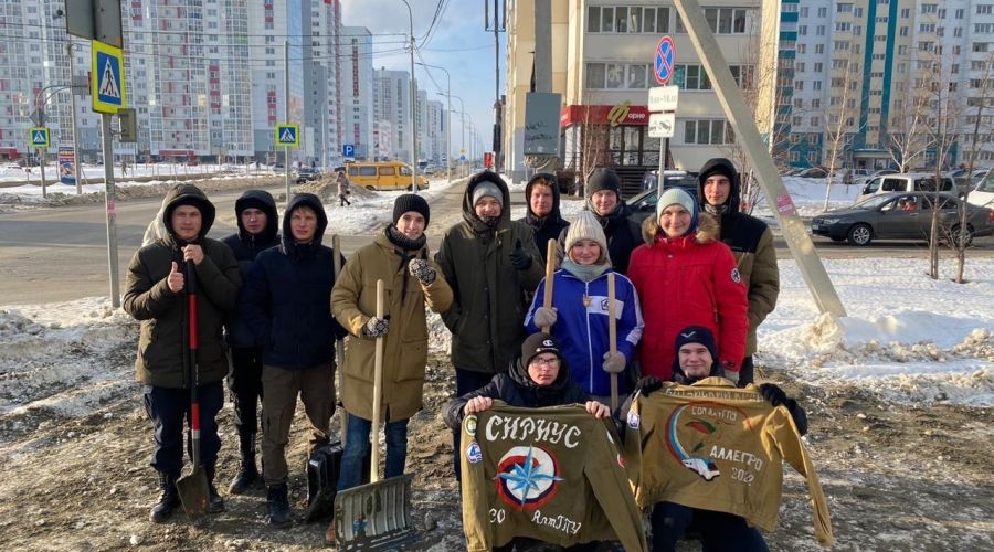 Снег в глаза: Барнаульская гордума заявила об участии депутата-единоросса в расчистке города (обновлено)