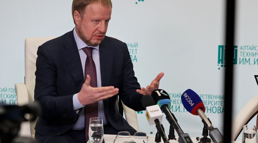 Виктор Томенко посоветовал студентам быть открытыми к переменам