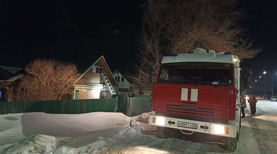 Три человека погибли при пожаре в жилом доме Рубцовска<span style=