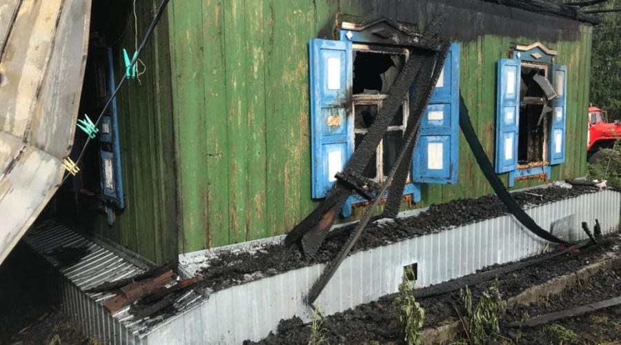 Потерявшую на пожаре детей и мать жительницу Тальменского района осудили за непочиненную проводку