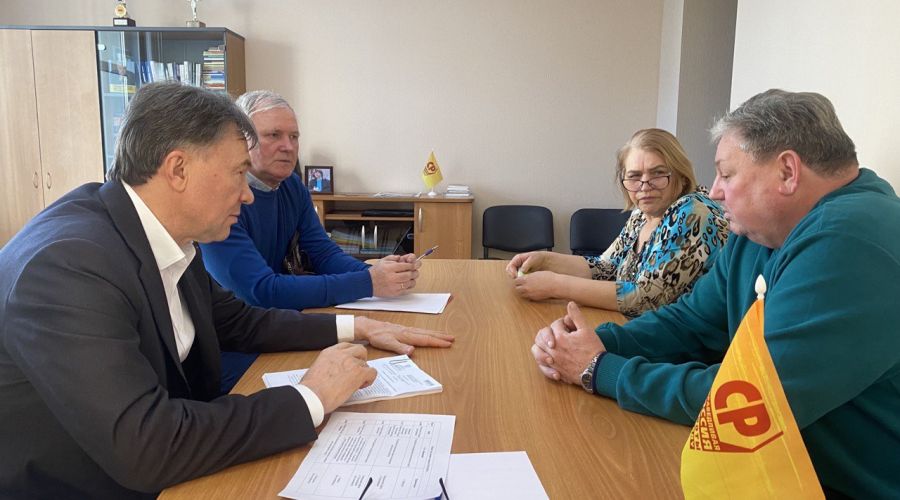 Лидер алтайских социалистов на личном приеме взял в работу жалобы жителей края