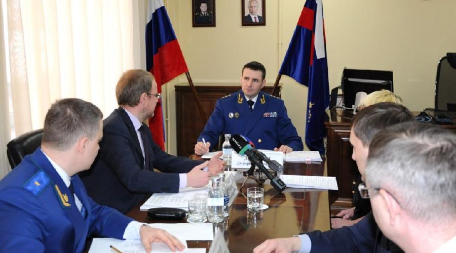 Прием граждан Дмитрий Демешин вел вместе представителями власти региона