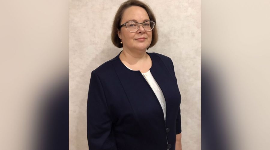 Связанную с кредитным кооперативом чиновницу назначили руководить Солтонским районом