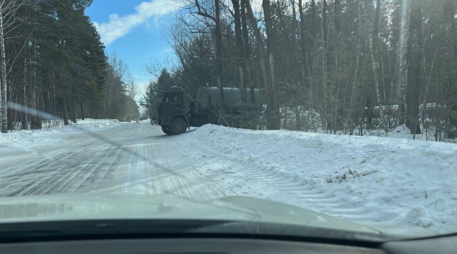 Барнаульцы застукали очередного ассенизатора за сливом нечистот в городском сосновом бору