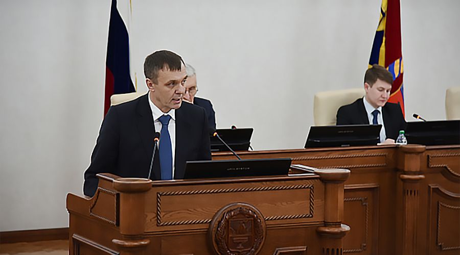 «Глубоко в проблеме»: краевых депутатов обеспокоила перспектива неисполнения поручения президента алтайским Минспорта