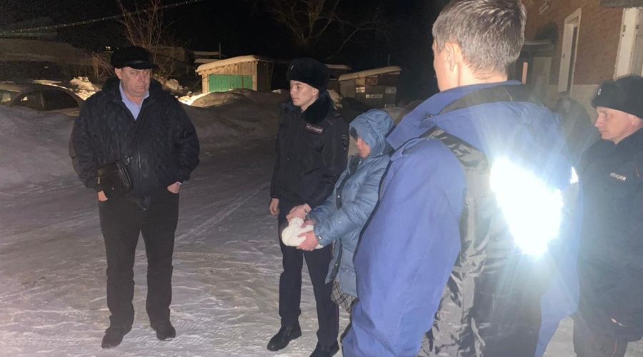 На учете с шизофренией: заживо сжегшая малолетнюю дочь жительница алтайского села признала вину